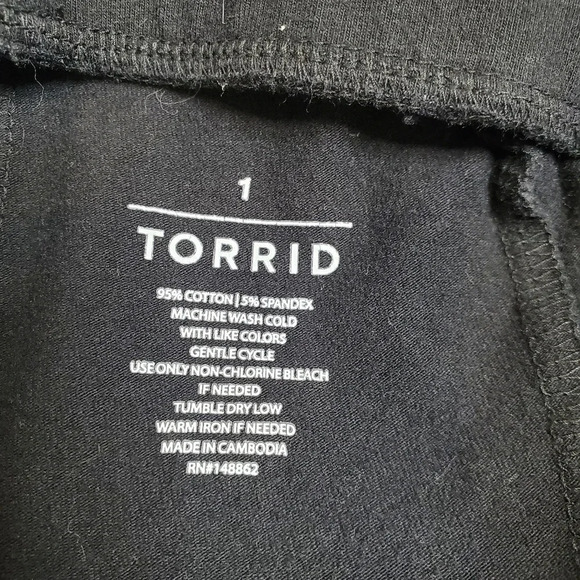 Torrid Black Crop Bow Back Leggings - Picture 6 of 8